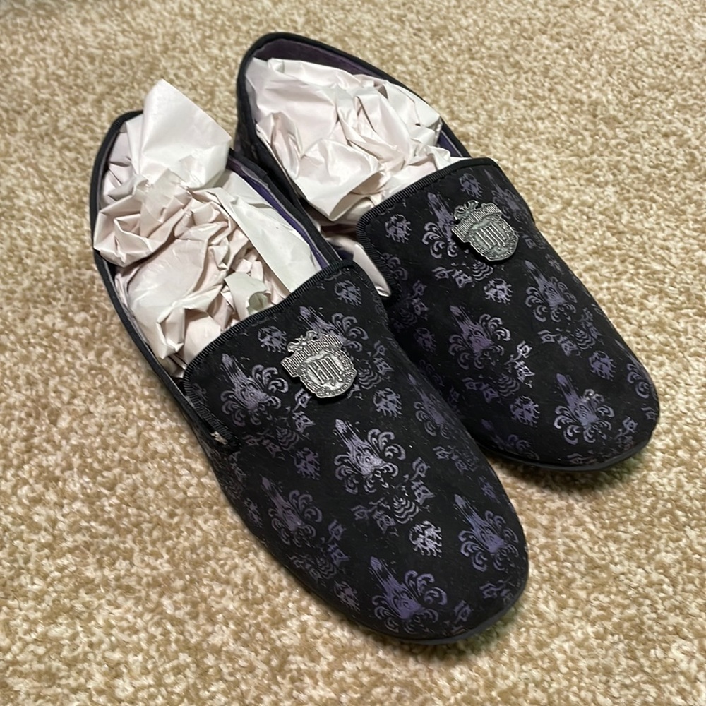 Haunted mansion Disney slipper shoes size 8 barely used. Narrow fit